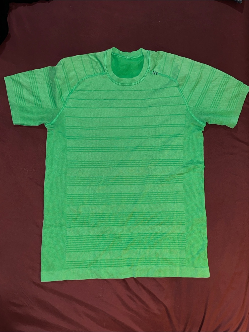 Men’s lululemon athletica Bright Green Short Sleeve Crew size medium